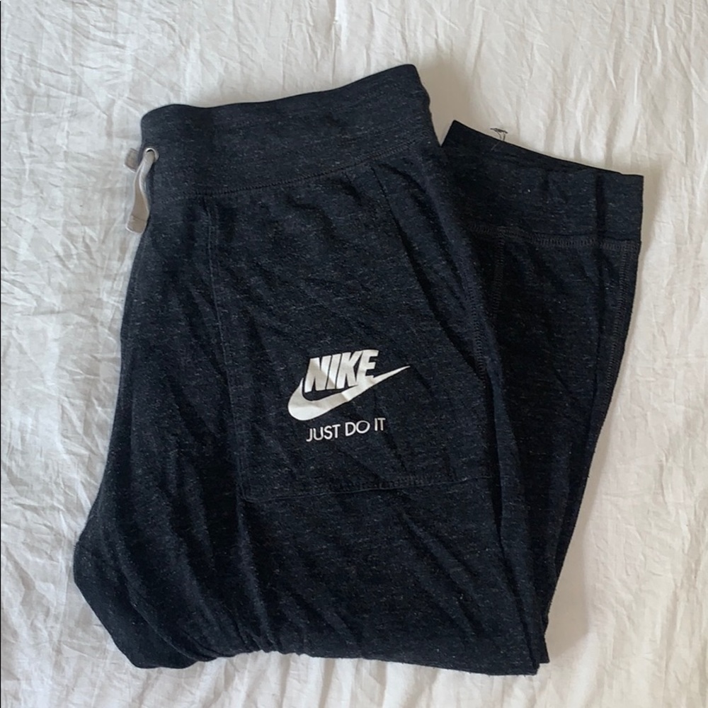 Nike Cropped Sweats